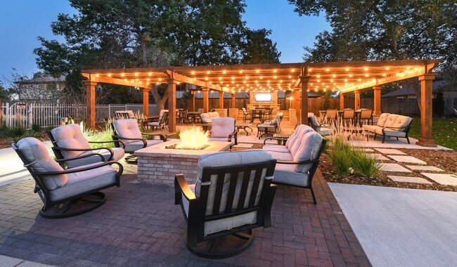 Relax outside at our outdoor resident lounge - Verdant Apartments