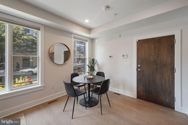 Photo - 703 Newton Pl NW