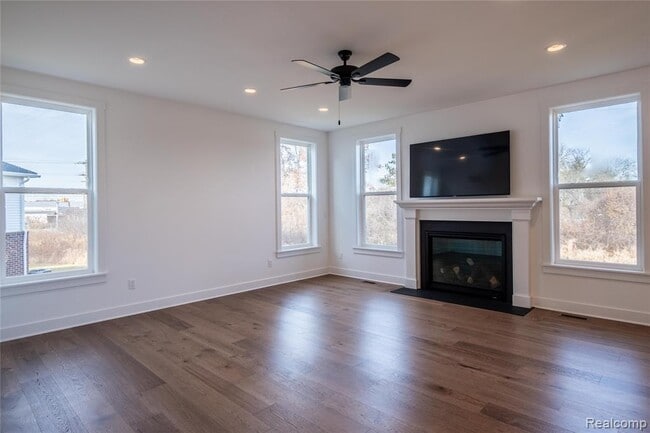 Photo - 5556 Hobart Ct