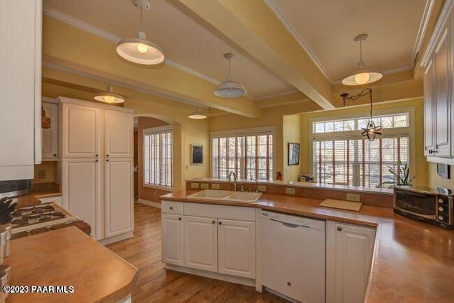 Photo - 325 E Union St