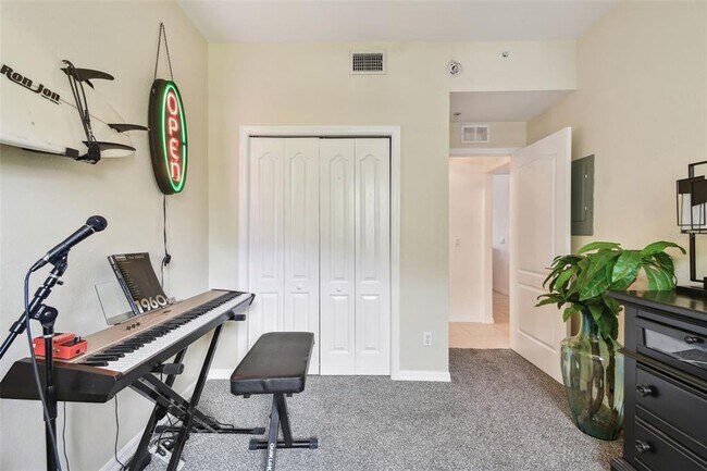 Photo - 1003 Fairwaycove Ln Unit 103
