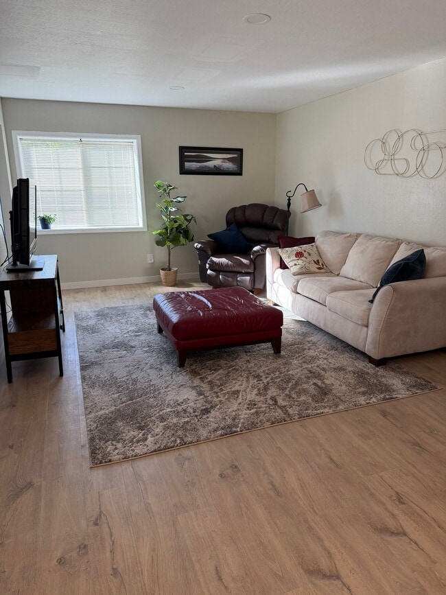 Photo - 1303 Highcrest Dr