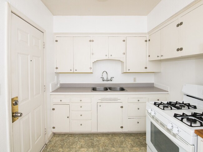 Photo - 919 NE Alberta St