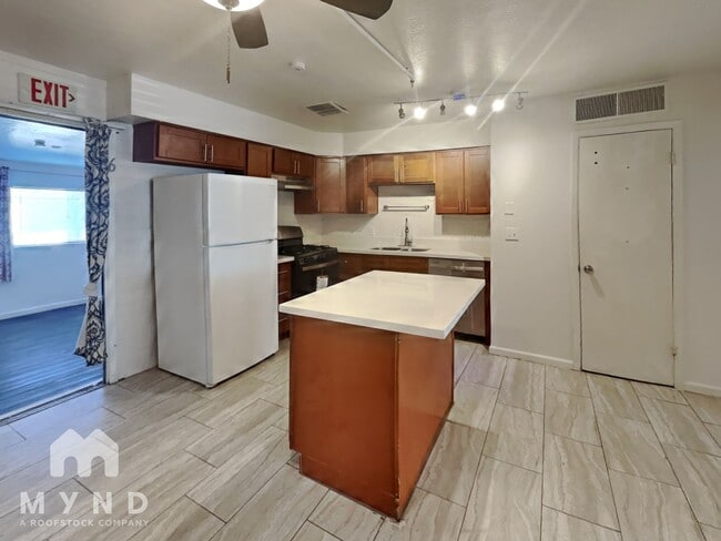 Photo - 1426 W 7th Ave