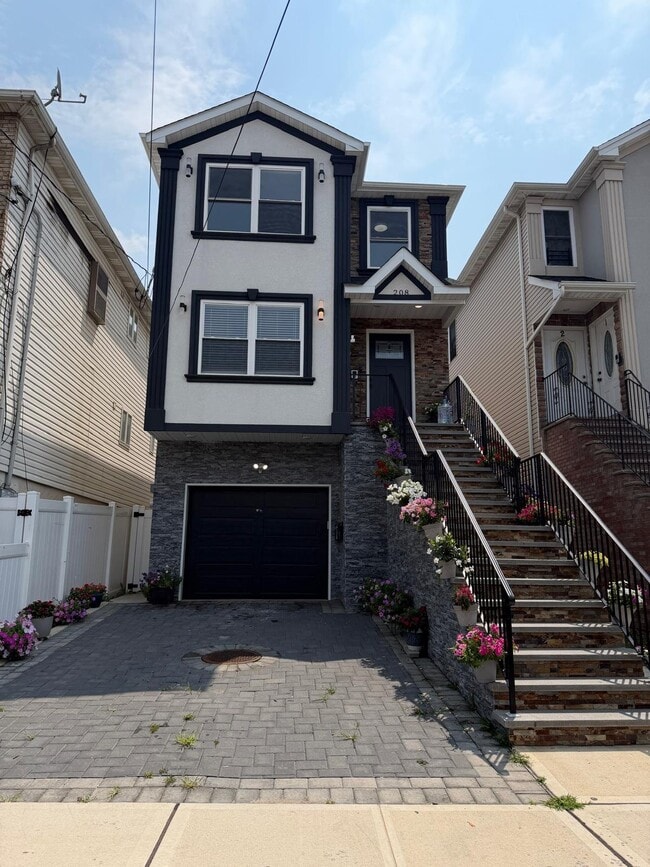 Photo - 208 Atlantic St Unit 2