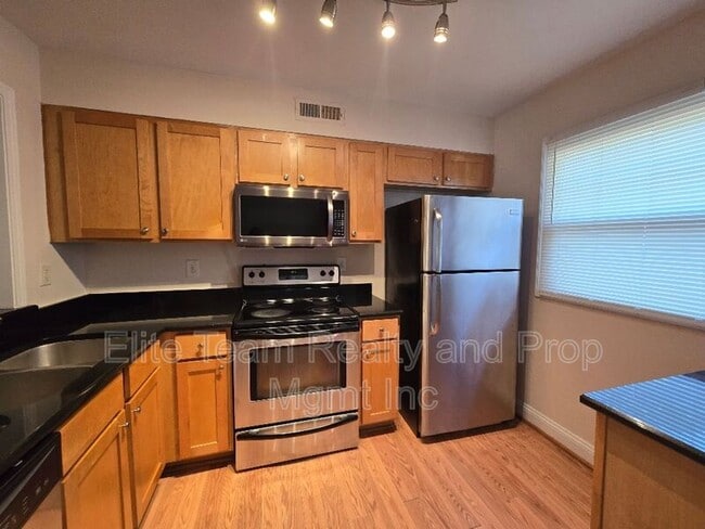 Photo - 1207 Green Oaks Ln Unidad E