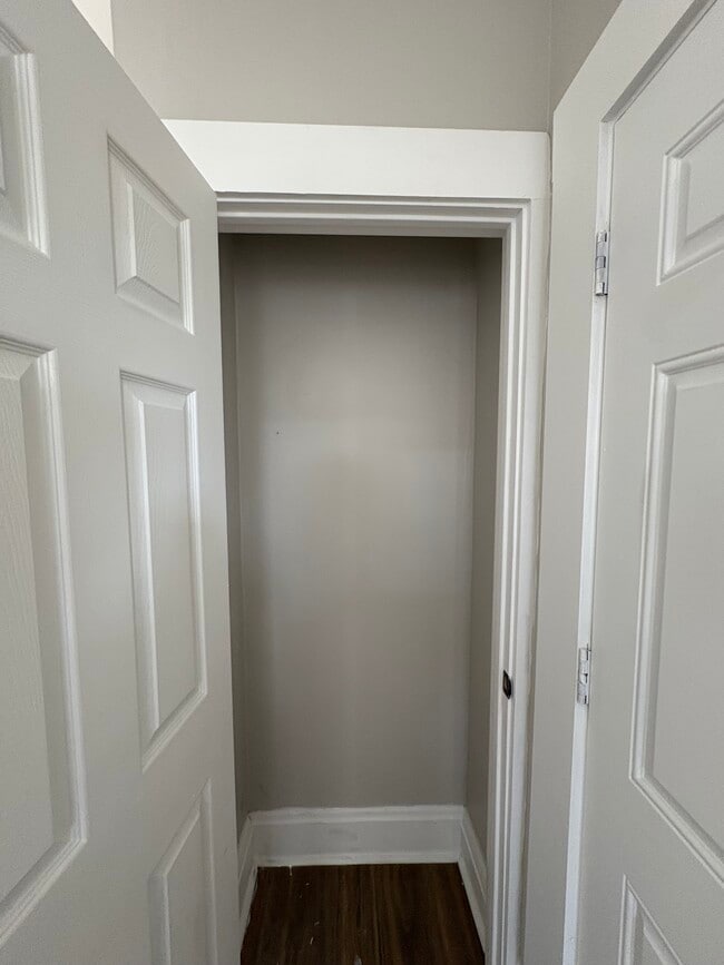 122 W 15th St
