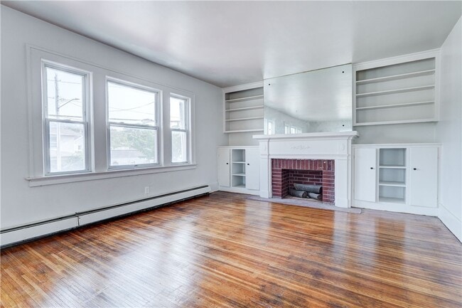 Photo - 2247 Clifford Ave