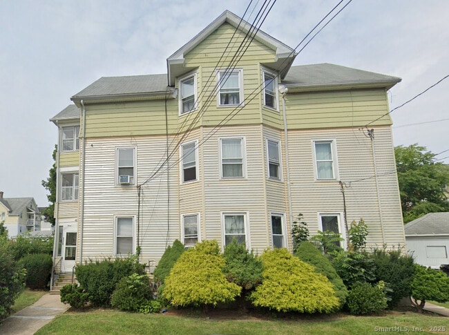 Building Photo - 328 Chapman St