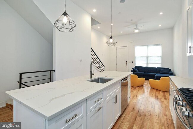 Photo - 144 W Wildey St