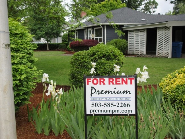 Three Bedroom Home in Keizer on corner lot - Three Bedroom Home in Keizer on corner lot