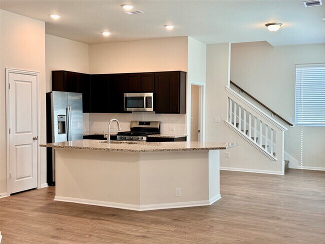 Photo - 405 Magnolia Ln