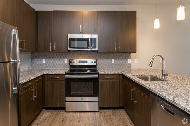 1BR, 1BA - 656SF