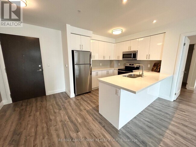 Photo - 460 Belmont Ave W