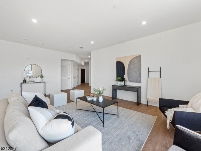 Photo - 555 Northfield Ave