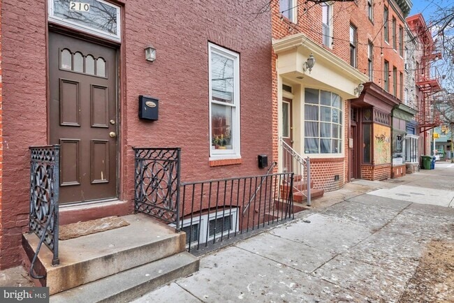 Building Photo - 210 W Read St Unit 2 Rental
