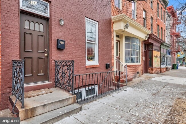 Building Photo - 210 W Read St Unit 2 Rental