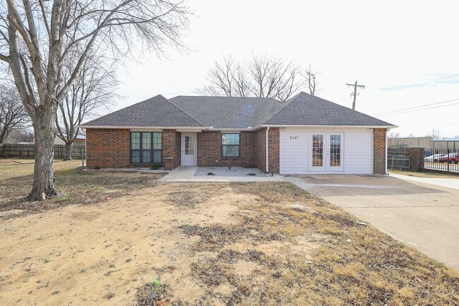 Photo - 4 Bed | 2 Bath in East Tulsa!