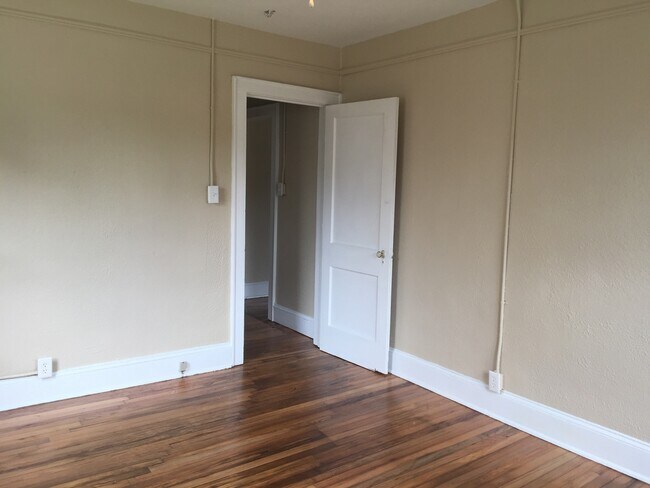 Photo - 1400- B Summit Ave