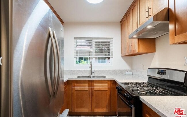 Photo - 13343 Victory Blvd Unidad 2