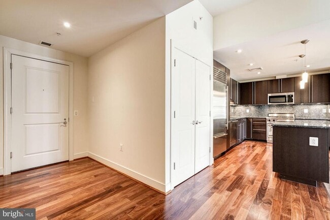 Photo - 2425 L St NW Unidad 736