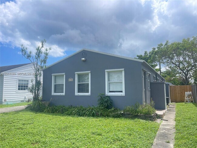 Building Photo - 2130 McKinley St Unit 1
