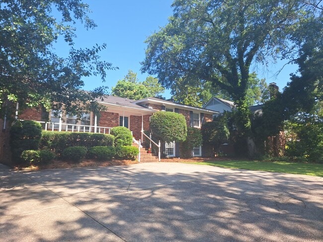 Photo - Magnificent Four Bedroom Home - Minutes Away from Numerous Attractions!