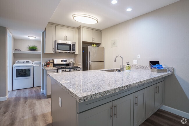 2BR, 1BA - Cascade