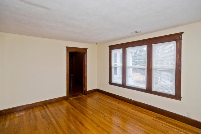 Photo - 58-60 Ionia St Unit Second Floor