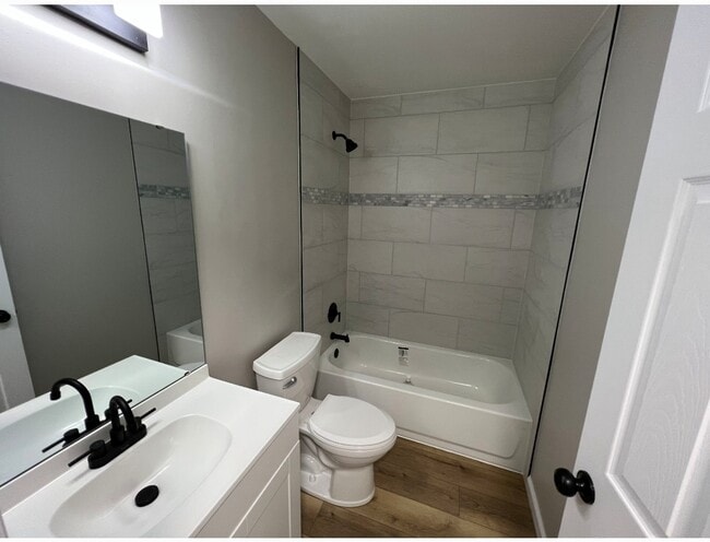 Photo - 1350 Manuka Dr