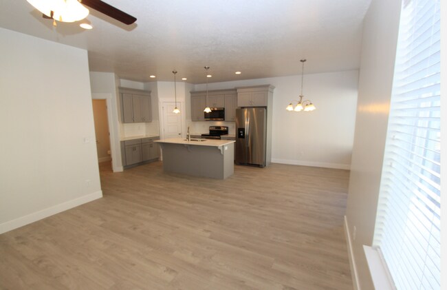Photo - AVAILABLE NOW ~ Lehi Exchange Townhouse
