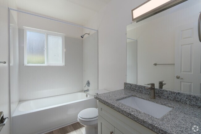 2BR, 1BA - 950 SF - Bathroom