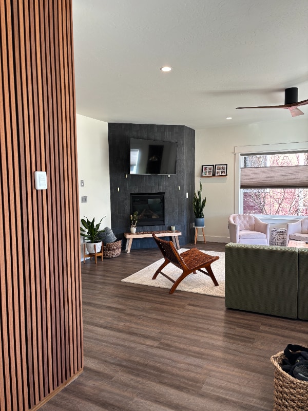 Photo - 4451 Alexander St