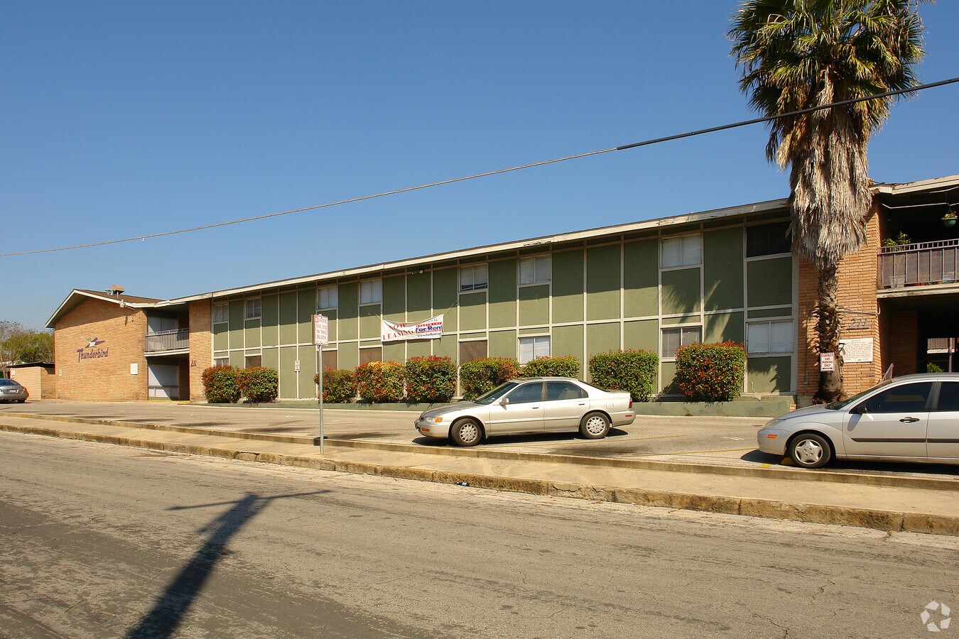 Thunderbird Apartments - Thunderbird Apartments