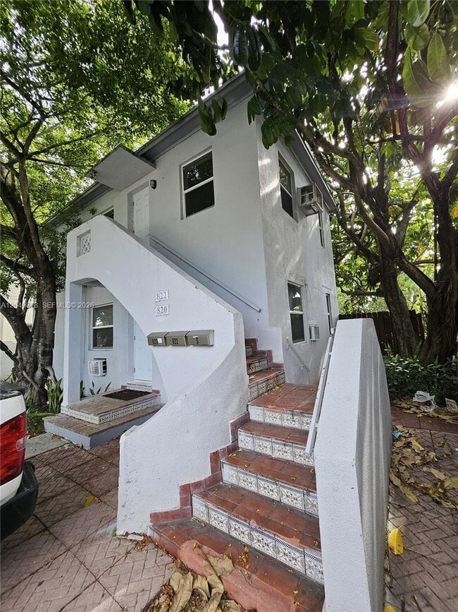 Building Photo - 822 SW 31st Ave Unit 822