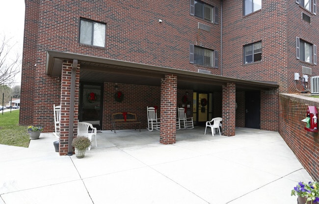 Photo - Mooresville Manor