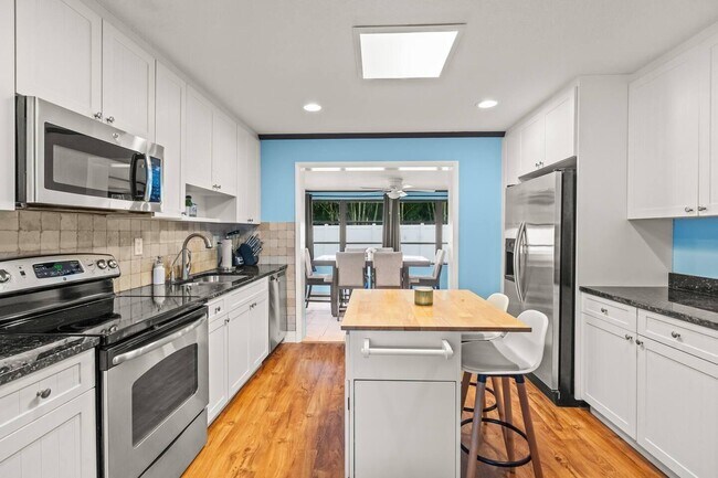 Photo - 1880 Kathy Ln