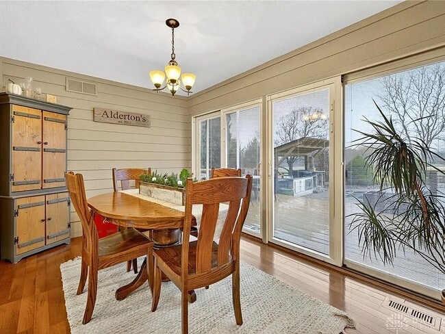 Photo - 5815 Elk Creek Rd