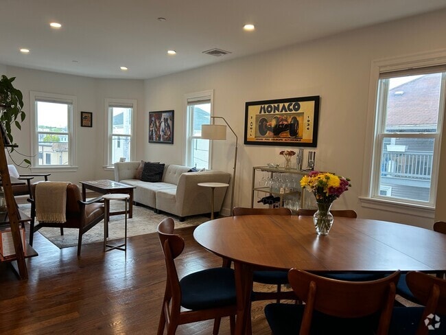 Building Photo - 8 Willard Ave Unit 3 Rental