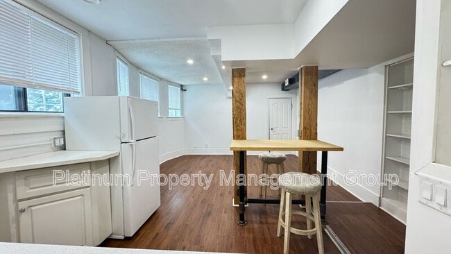 Photo - 933-918 18 Ave SW