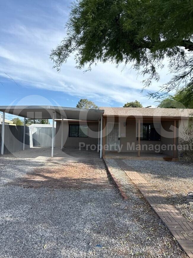 Photo - 1002 E Simmons St
