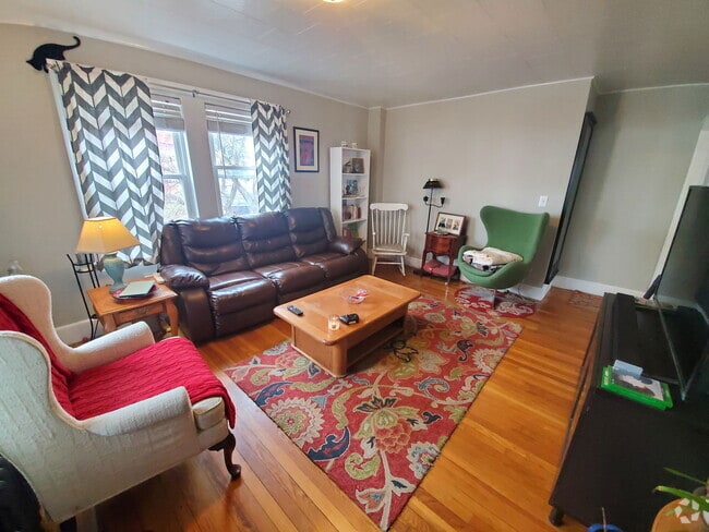 Building Photo - 60 Litchfield St Unit U2 Rental