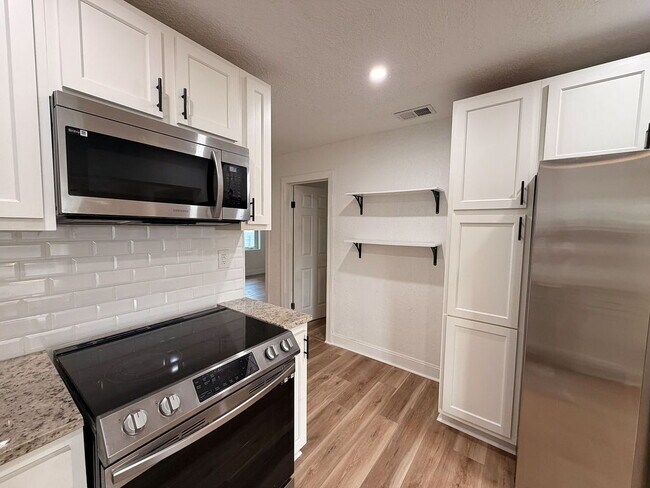 Photo - Home For Rent in Tampa - FULLY FENCED IN BACKYARD!