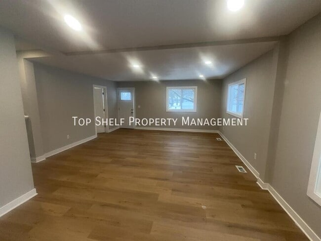 Building Photo - 120 6th St