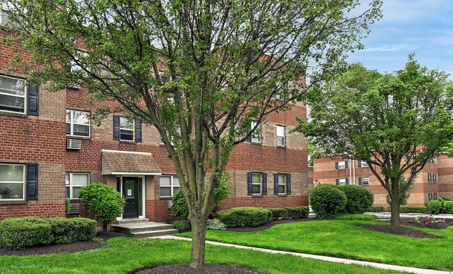 Photo - Glen Brook Apartments