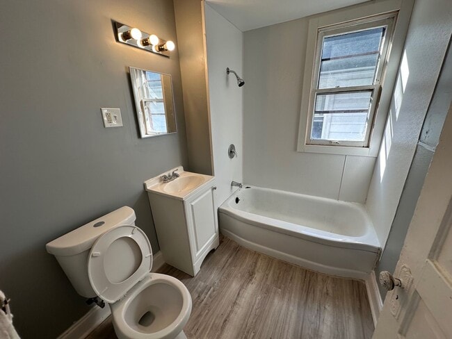 Photo - 2904-2906 N 27th St Unit Upper