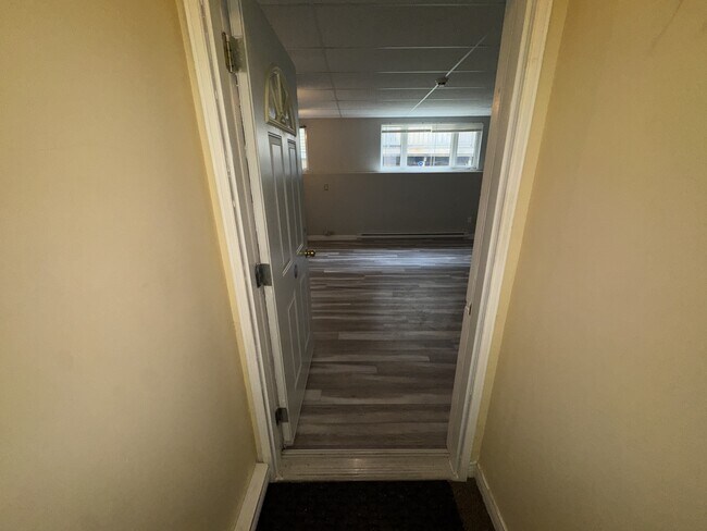 Photo - 331 Robinson St