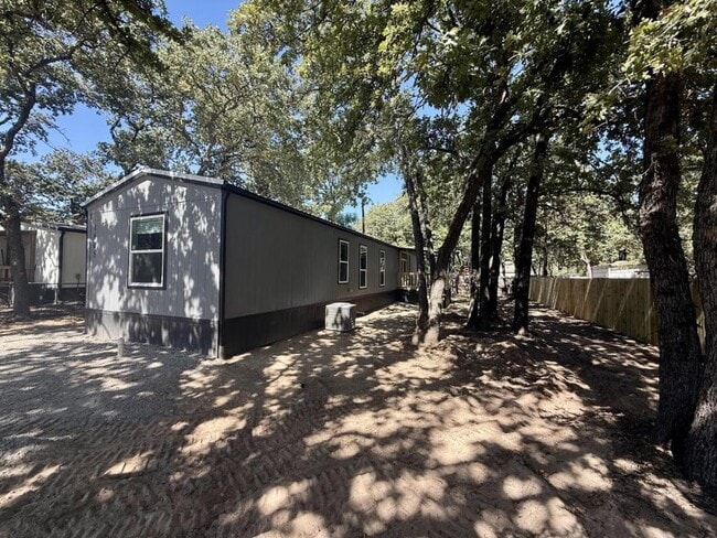 Building Photo - 1808 Sheila Dr