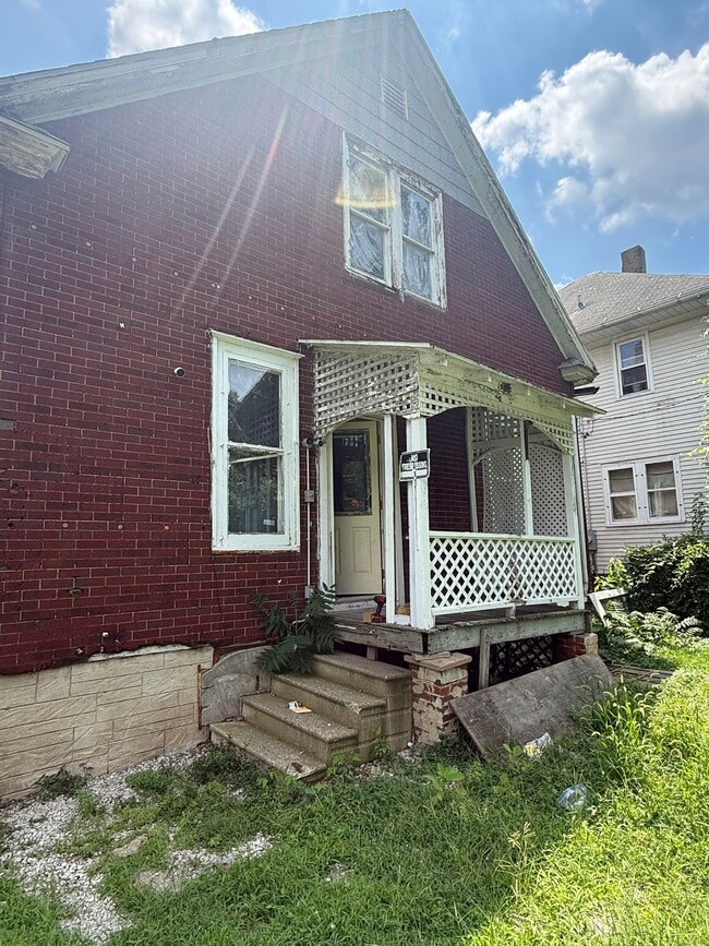 Photo - 442 W Division St