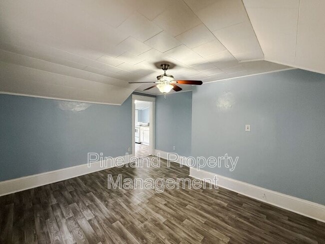 Photo - 3410 Hill St